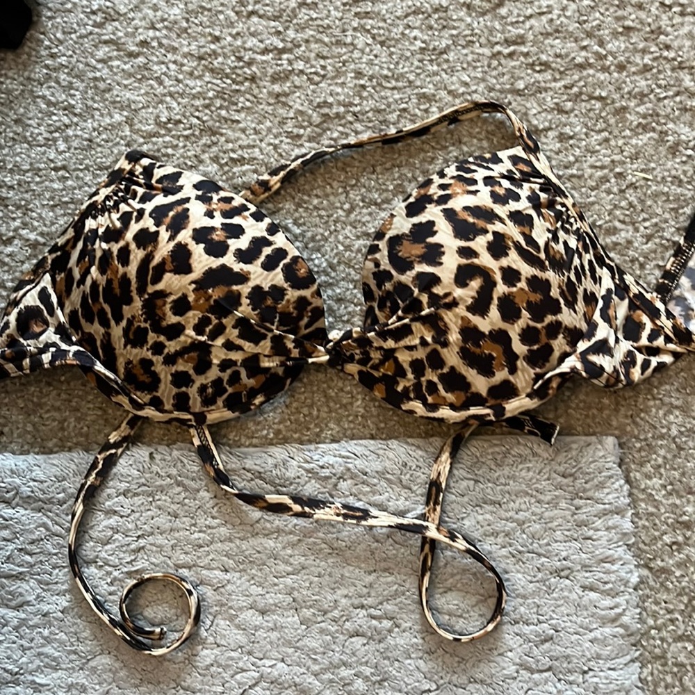 Victoria’s Secret bikini